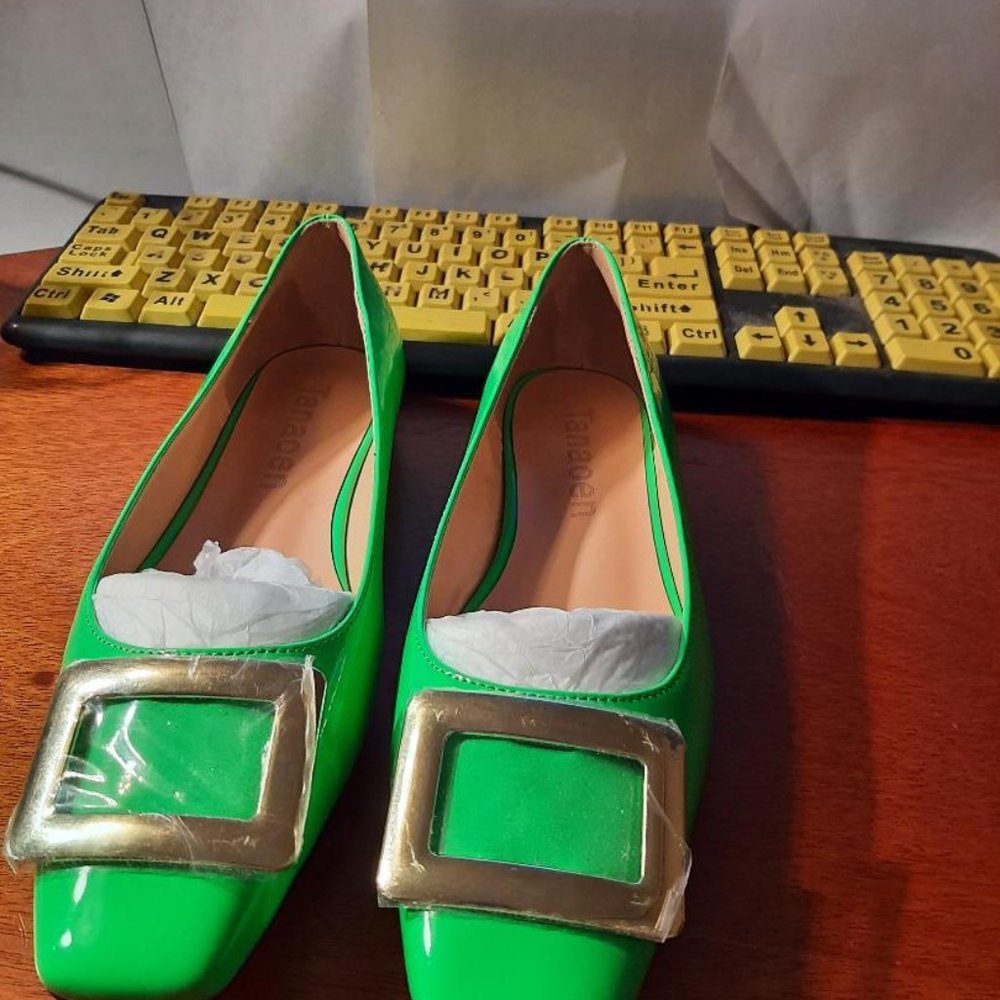 NEW ! TANAOEN Square Toe Gold Metal Buckle Pump Flat Green Size 7.5